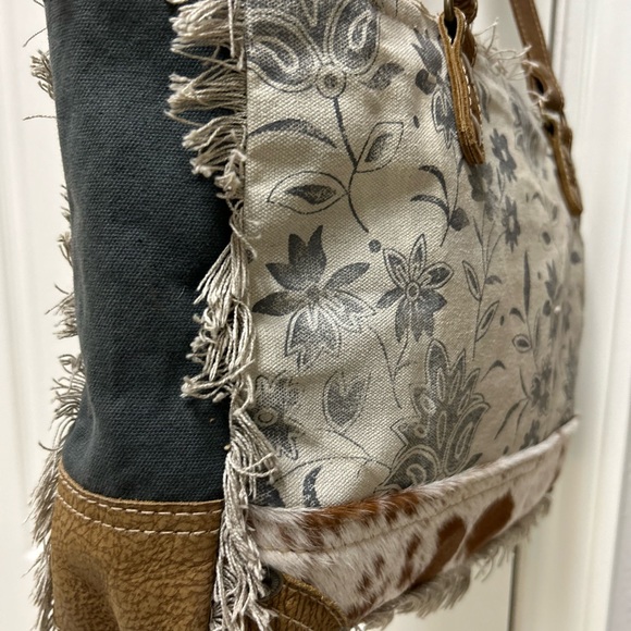 Myra Bag Upcycled Shoulder / Tote Bag cow hide and floral. - Picture 6 of 9
